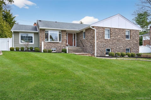 Homes For Sale - 21 Roosevelt Drive<br/> East Norwich, NY 11732