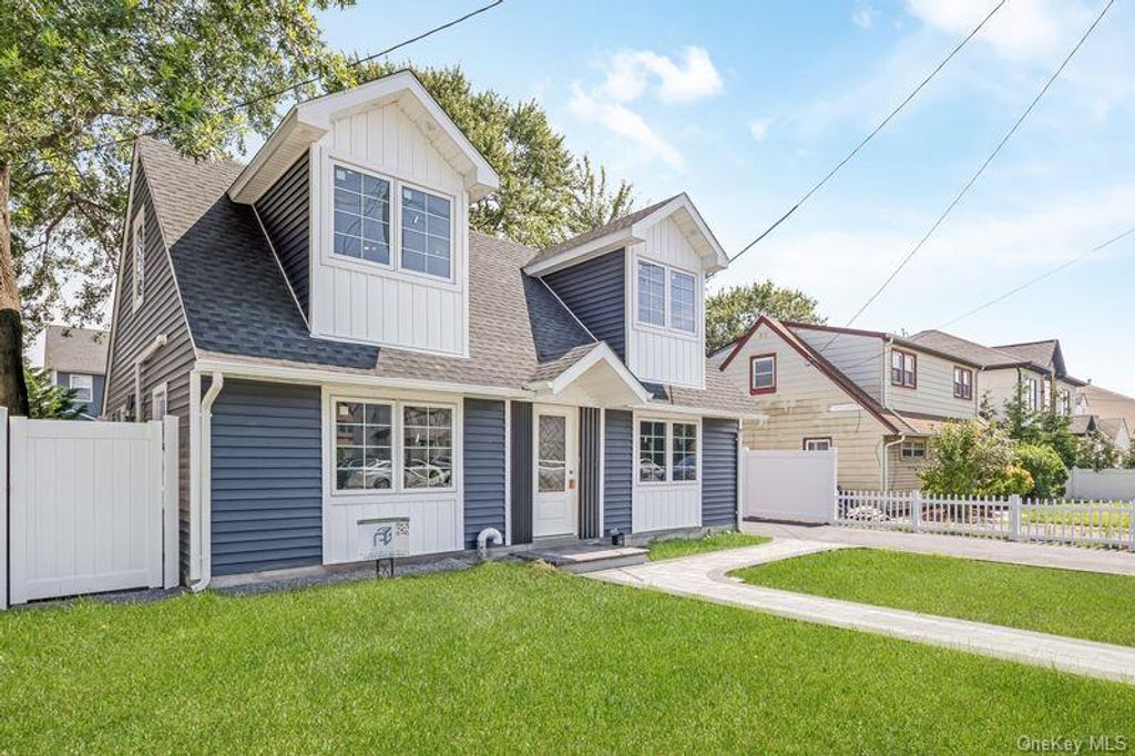 Photo of 335 Peninsula Boulevard, Cedarhurst, NY 11516 (MLS # 951875)