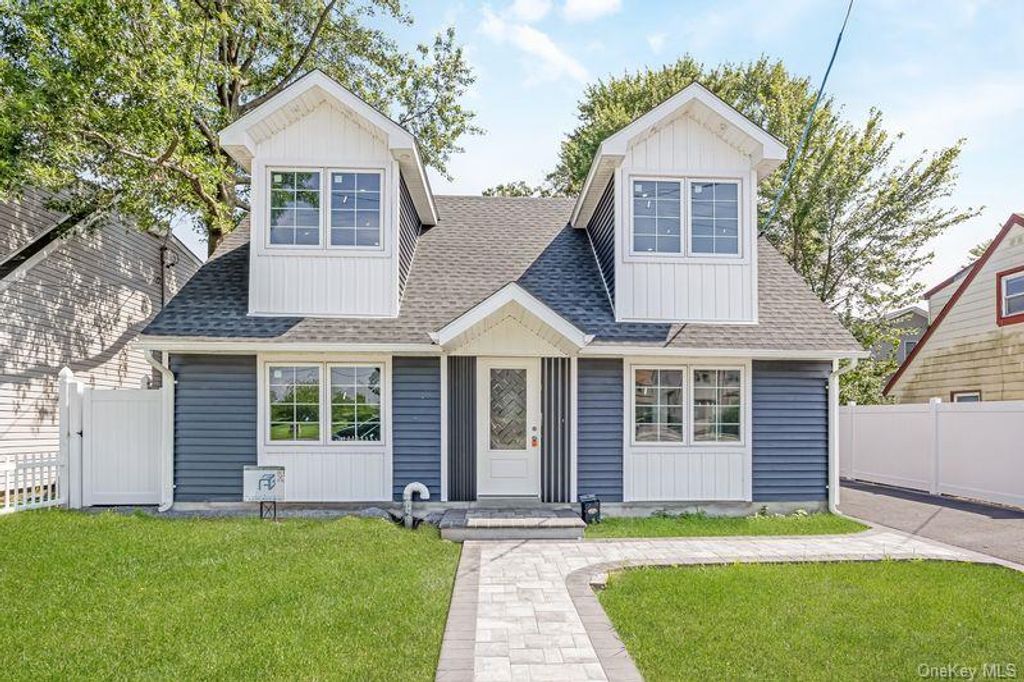 Photo of 335 Peninsula Boulevard, Cedarhurst, NY 11516 (MLS # 951875)