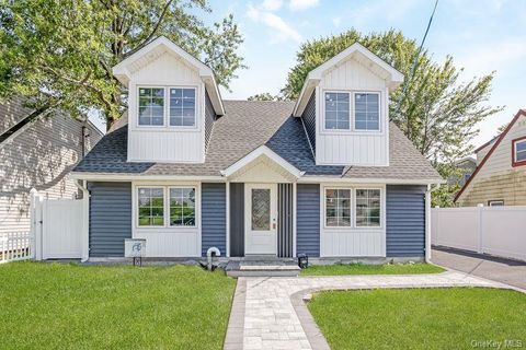 Apartment For Sale - 335 Peninsula Boulevard<br/> Cedarhurst, NY 11516