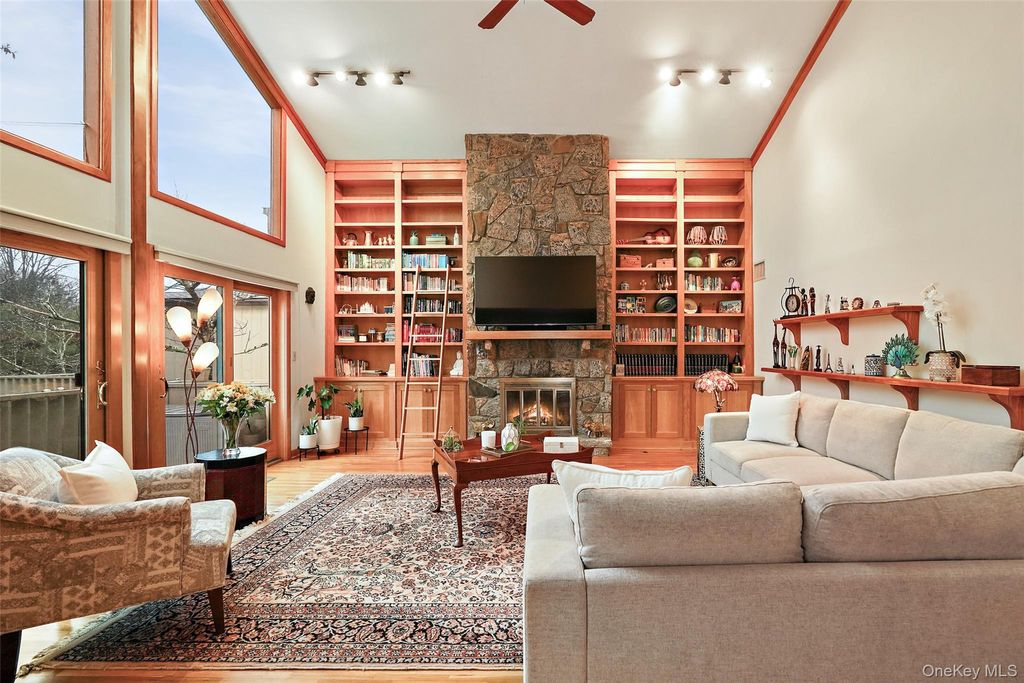 Photo of 8 Talcott Road, Rye Brook, NY 10573 (MLS # 963988)