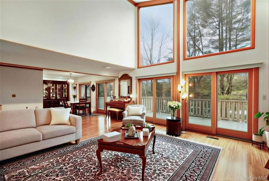 Photo of 8 Talcott Road, Rye Brook, NY 10573 (MLS # 963988)