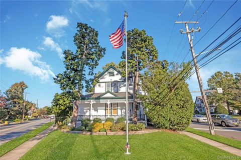 Photo of 215 Conklin Street, Farmingdale, NY 11735 (MLS # 927074)