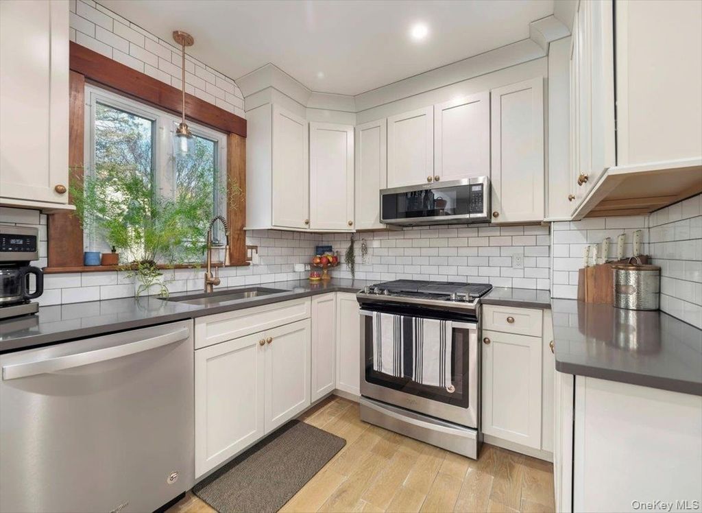 Photo of 14 Hillside Avenue, Suffern, NY 10901 (MLS # 986683)