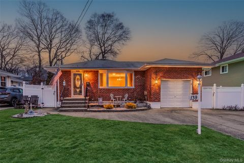 139 N Linden Street Massapequa NY 11758