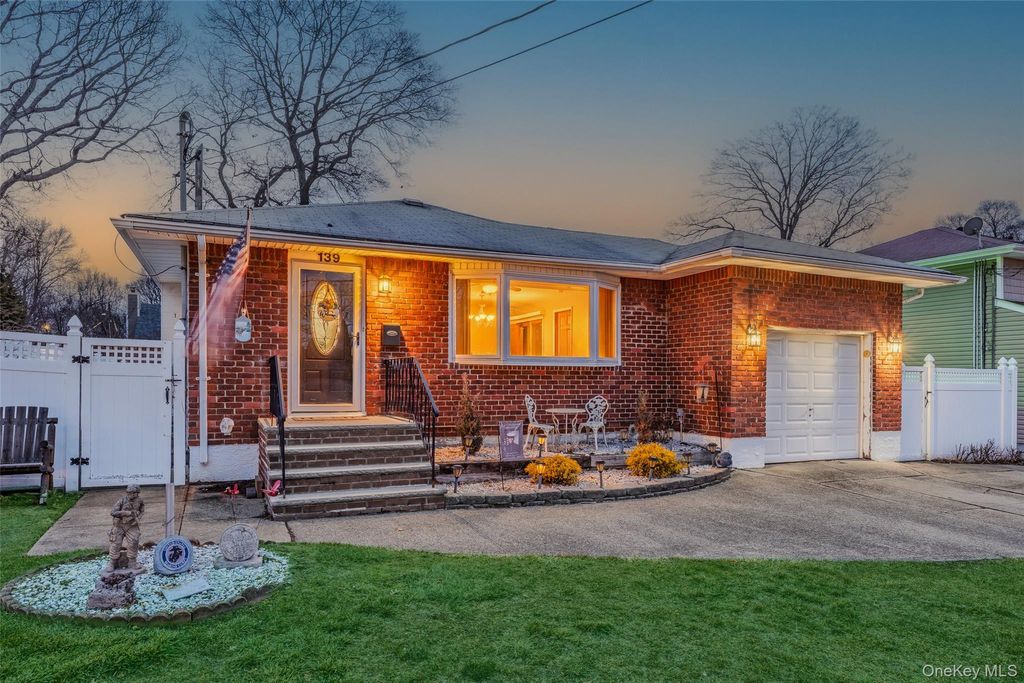 Photo of 139 N Linden Street, Massapequa, NY 11758 (MLS # 952739)