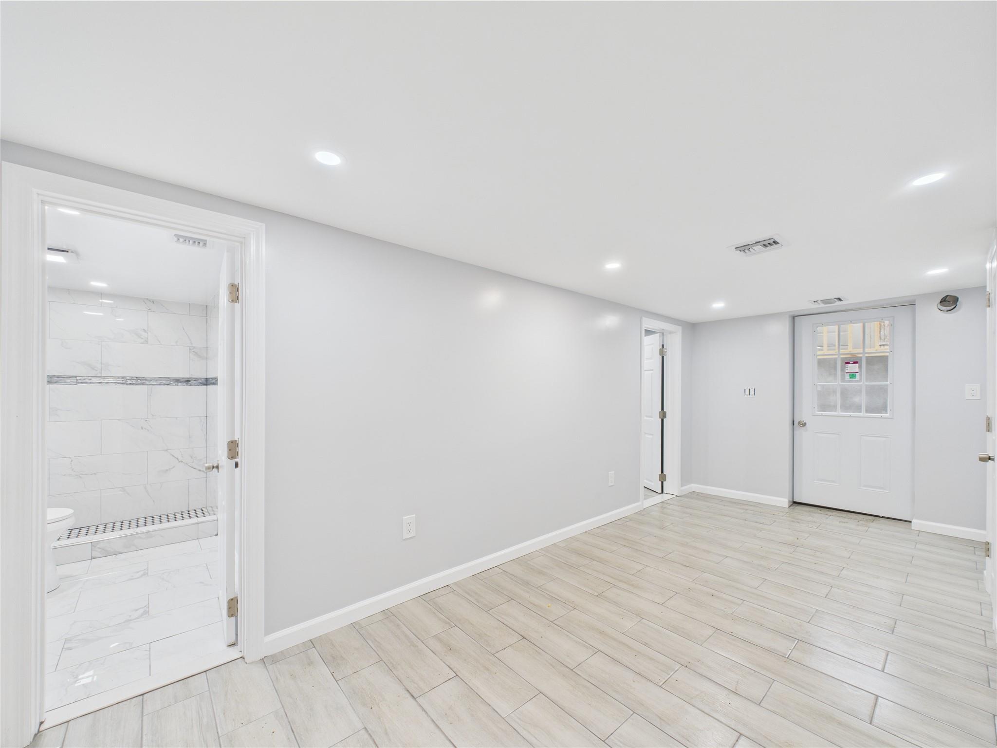 495 Easton Street, Ronkonkoma, New York image 16