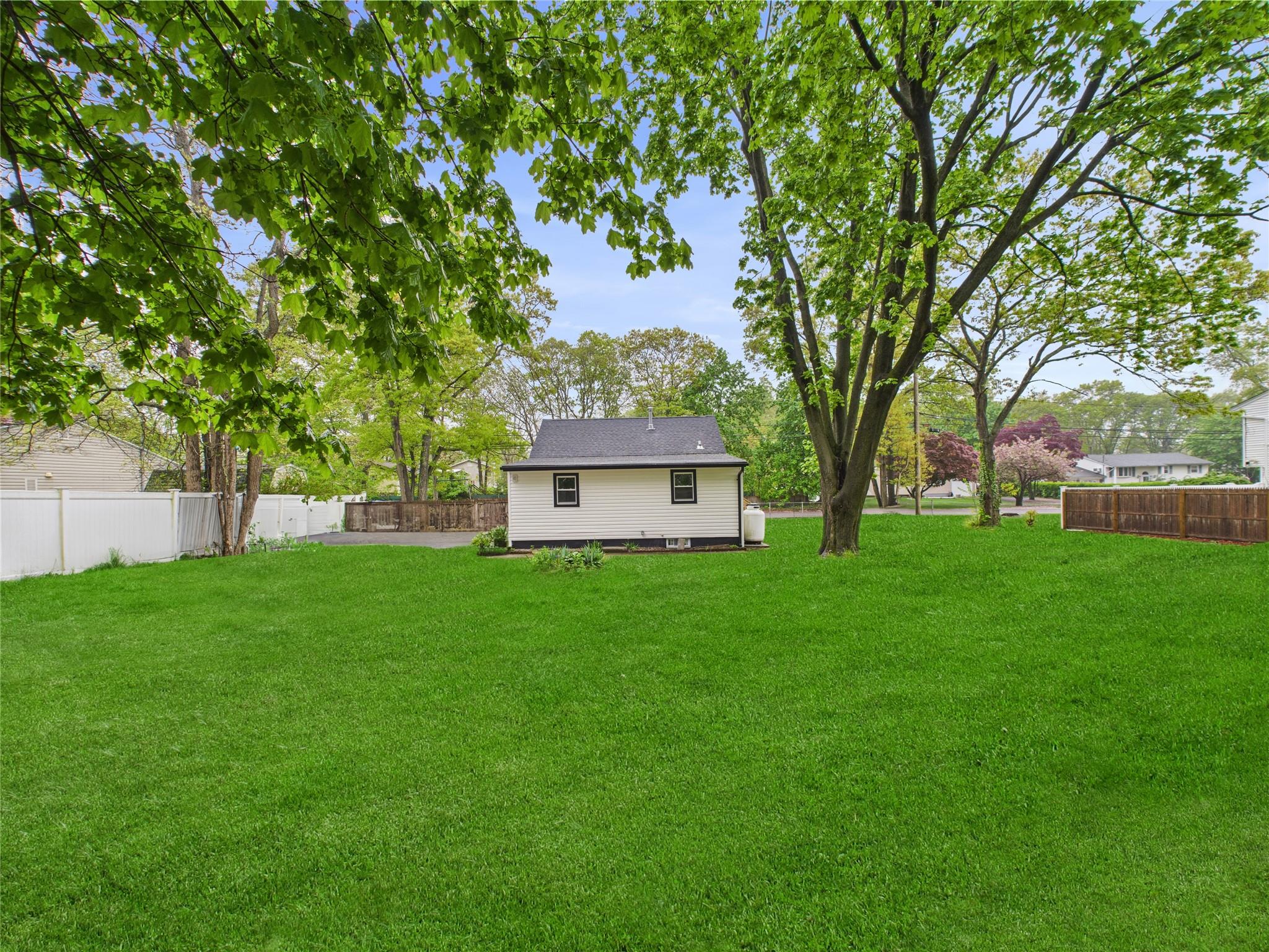 495 Easton Street, Ronkonkoma, New York image 21