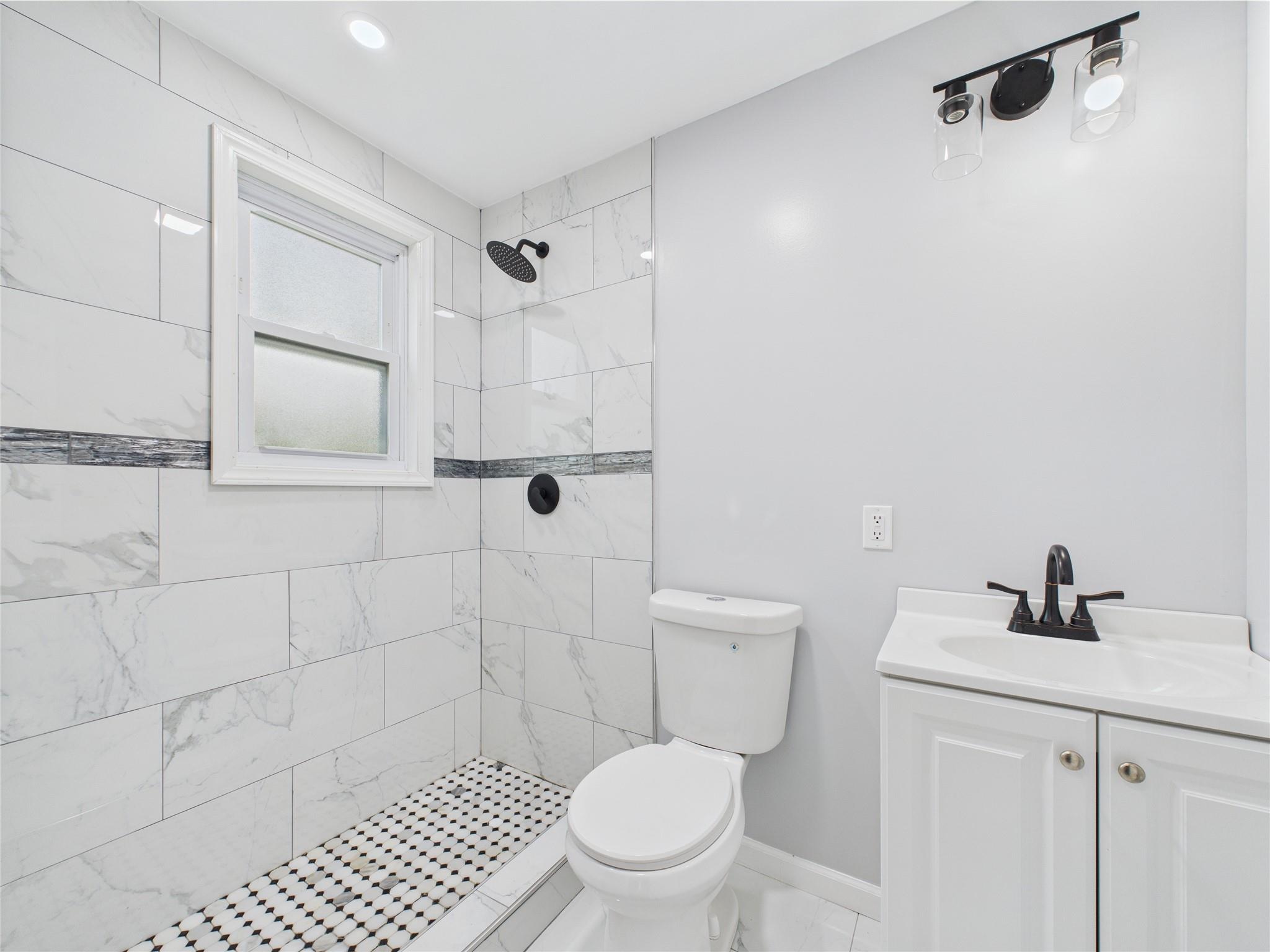 495 Easton Street, Ronkonkoma, New York image 8