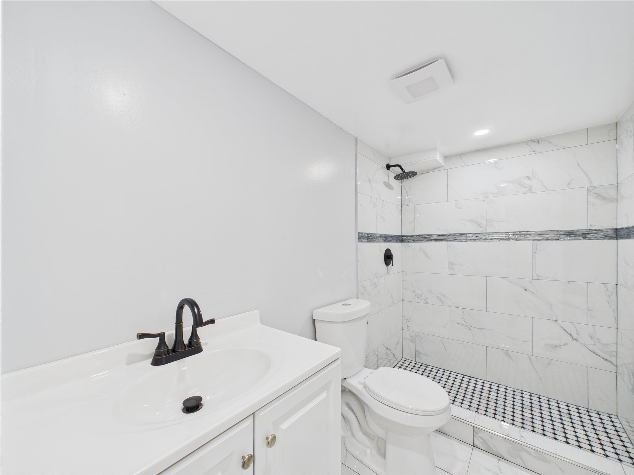 495 Easton Street, Ronkonkoma, New York image 13