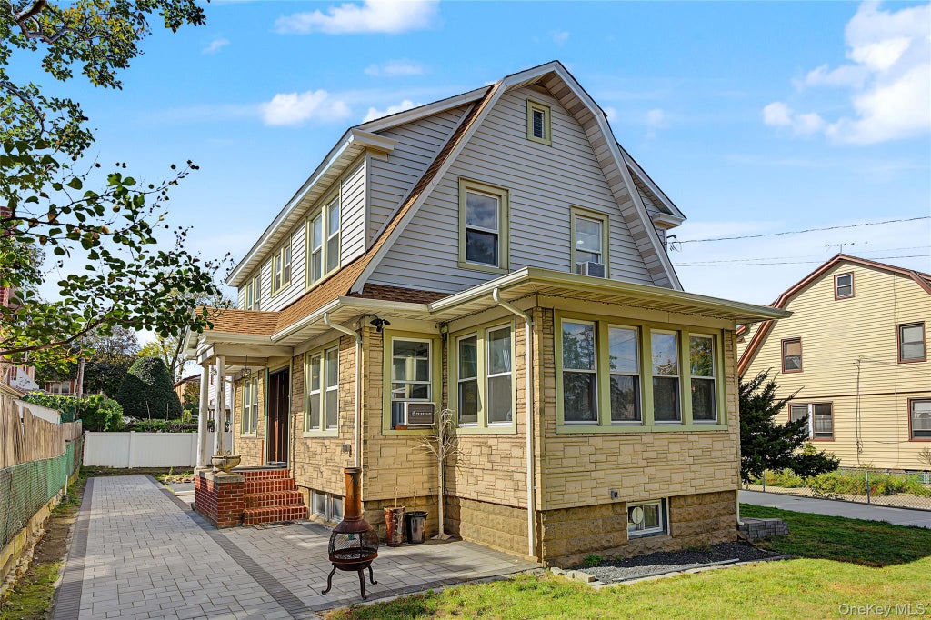Photo of 6-16 129th St, College Point, NY 11356 (MLS # 1065086)
