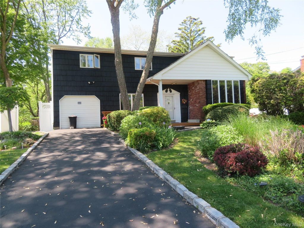 Photo of 440 Spangle Drive, North Babylon, NY 11703 (MLS # 1003605)