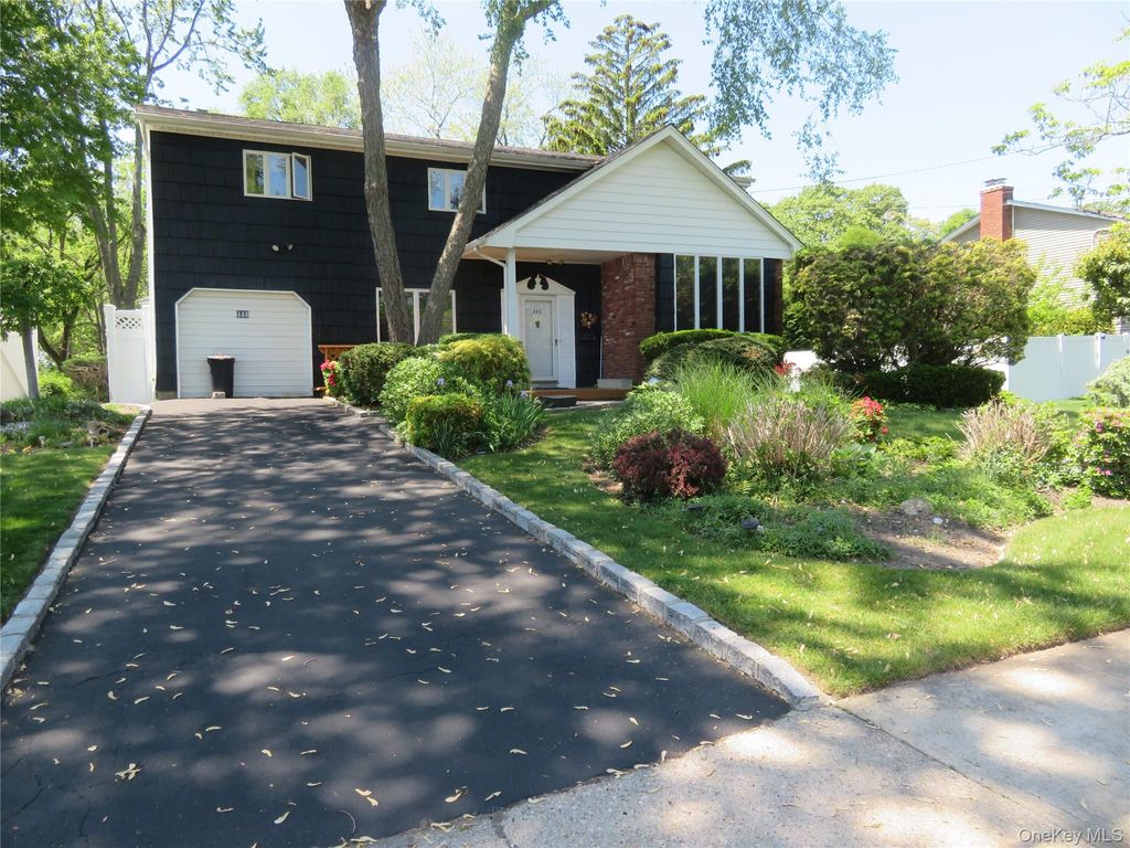 Photo of 440 Spangle Drive, North Babylon, NY 11703 (MLS # 1003605)