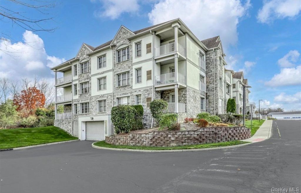 Photo of 30 N De Baun Avenue #204, Suffern, NY 10901 (MLS # 947910)