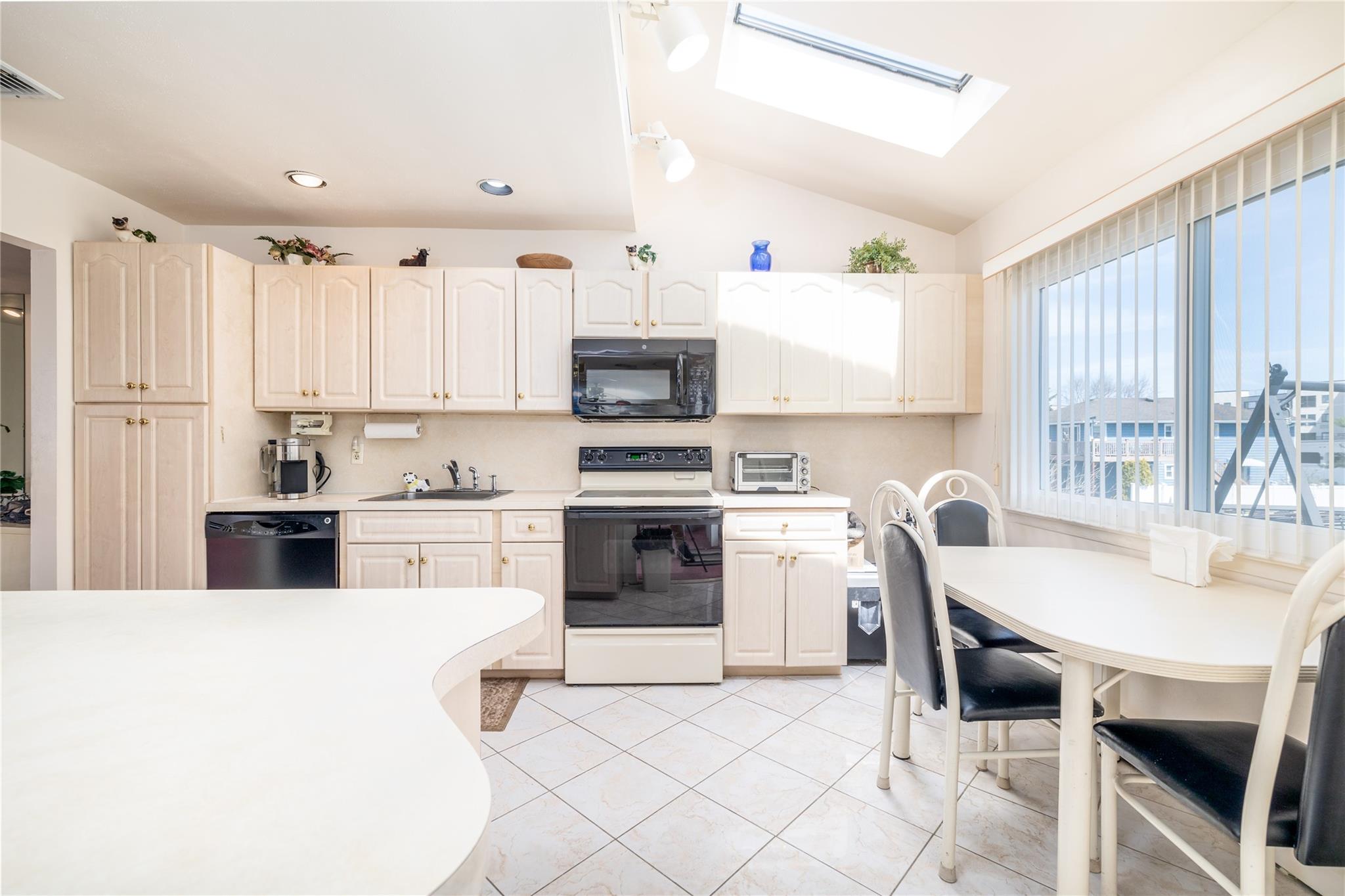 585 Nassau Avenue, Freeport, New York image 9