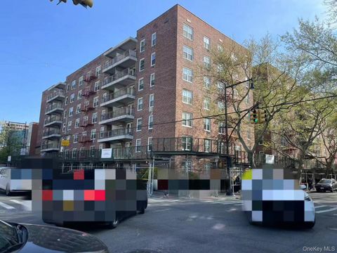 Photo of 14205 Roosevelt Avenue #611, Flushing, NY 11354 (MLS # 984400)