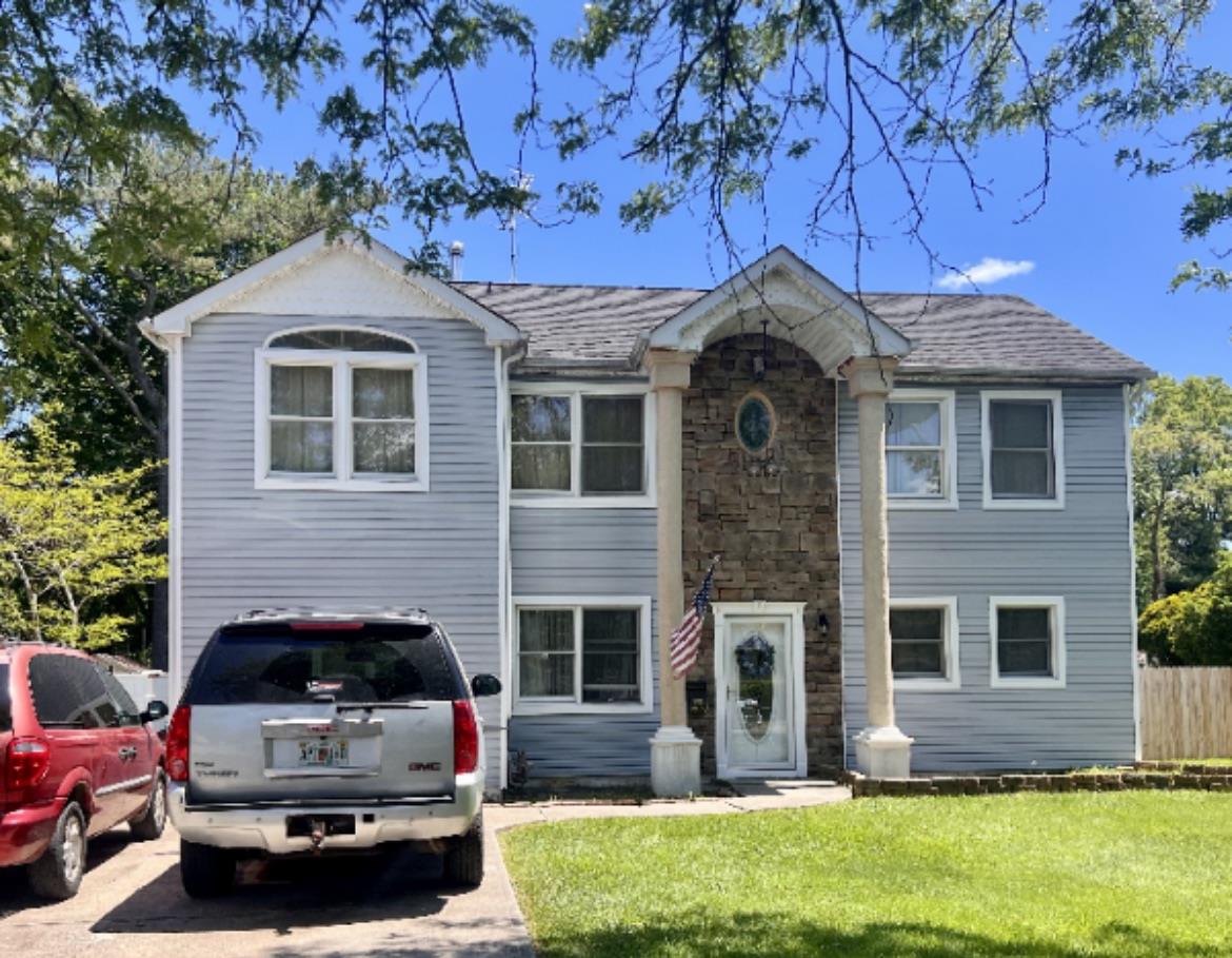 1609 N Thompson Drive, Bay Shore, New York image 1