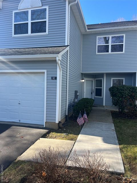 Photo of 82 Lakeview Drive, Manorville, NY 11949 (MLS # 950653)