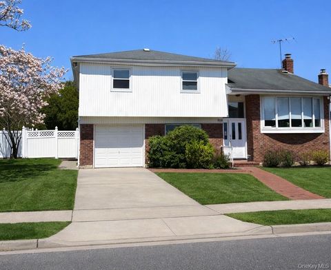 Photo of 723-B Park Lane, North Woodmere, NY 11581 (MLS # 986297)