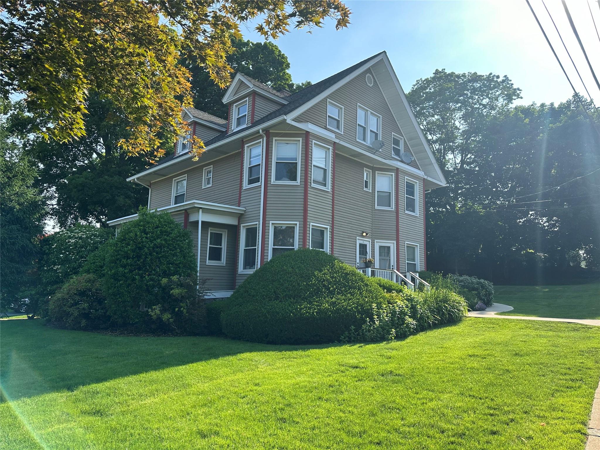 Rental Property at Washington St, Pleasantville, New York - Bedrooms: 2 
Bathrooms: 1 
Rooms: 4  - $2,900 MO.
