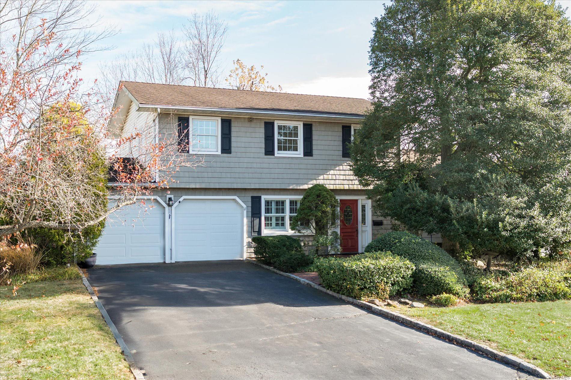 3 Hampshire Drive, Wheatley Heights, New York image 1