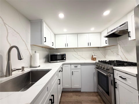 Photo of 675 Pelham Road #F17, New Rochelle, NY 10805 (MLS # 1065890)