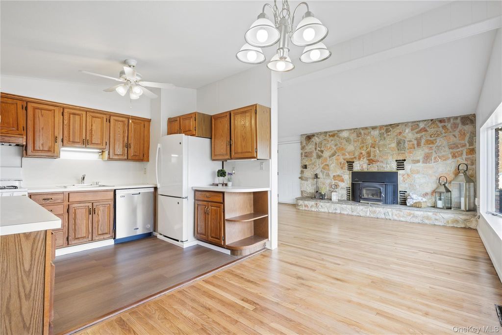 Photo of 31 S Lexow Avenue, Nanuet, NY 10954 (MLS # 944396)