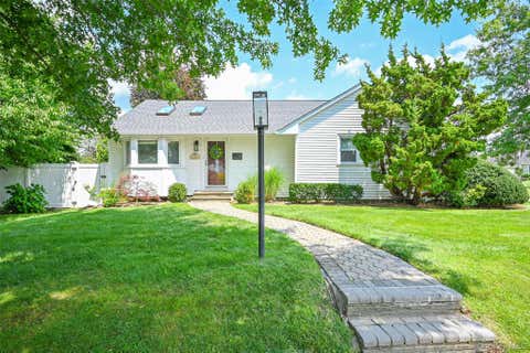 Homes For Rent - 5 Cheshire Avenue<br/> Syosset, NY 11791
