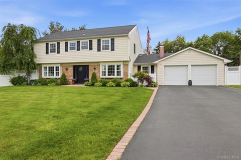 Homes For Sale - 4 Blackwell Court<br/> Suffolk County, Stony Brook, NY 11790