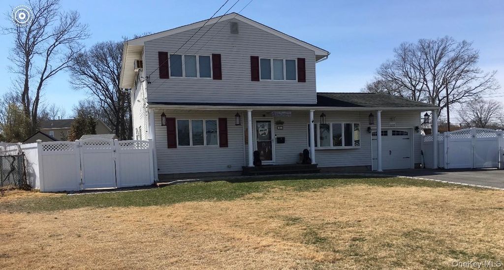 Photo of 31 Circle Lane, Bay Shore, NY 11706 (MLS # 978293)