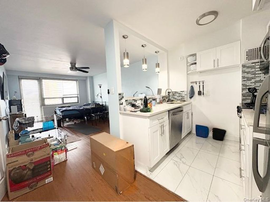 Photo of 61-15 97th Street St #15P, Rego Park, NY 11374 (MLS # 941993)