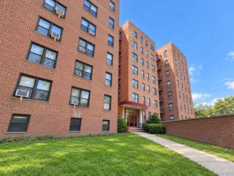 Photo of 150-30 71th Ave Ave #2J, Kew Garden Hills, NY 11367 (MLS # 1066813)