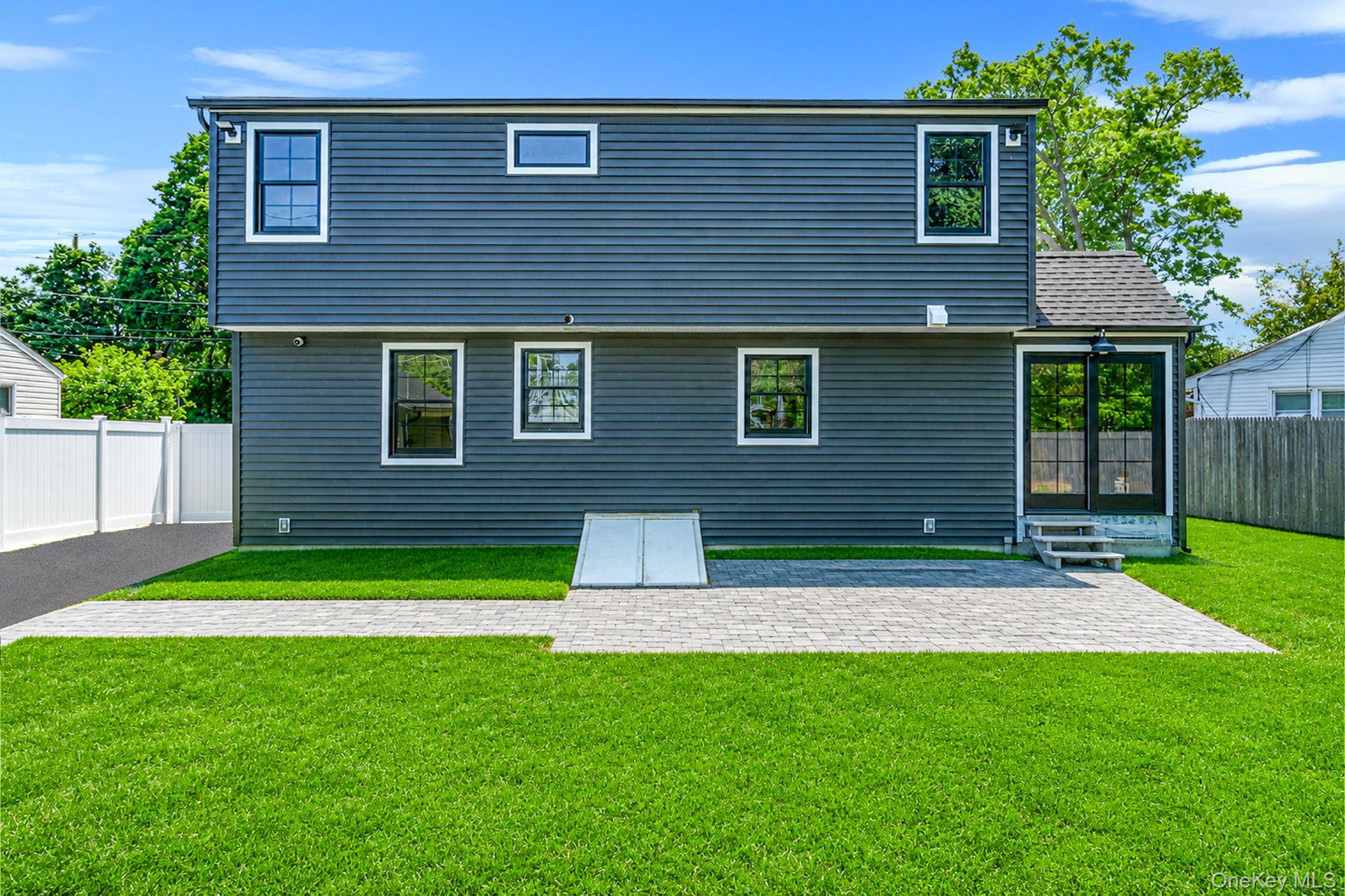 11 Lakewood Avenue