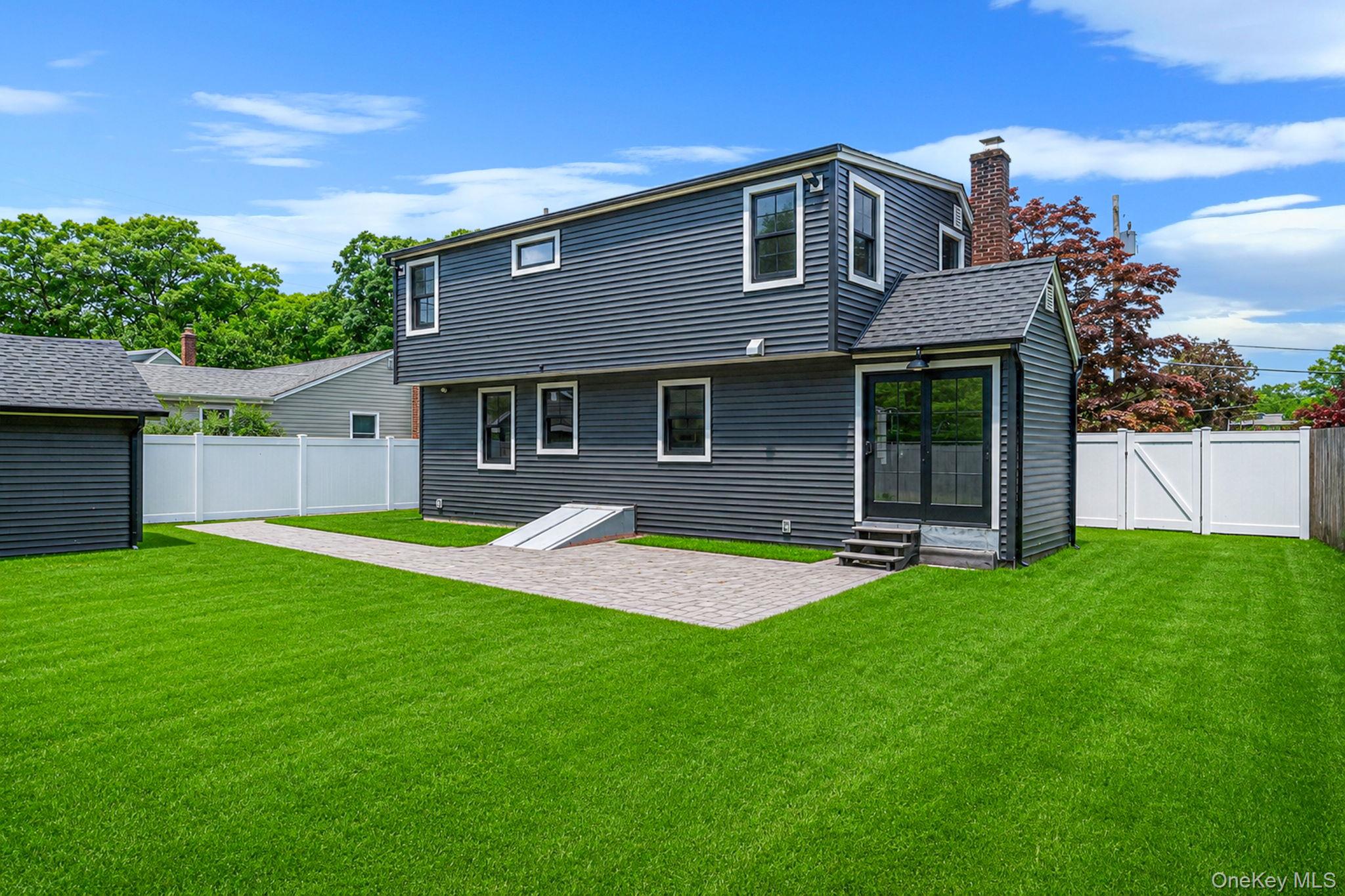 11 Lakewood Avenue