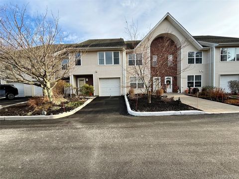 Apartment For Sale - 6 Deer Ct Drive<br/> Middletown, NY 10940