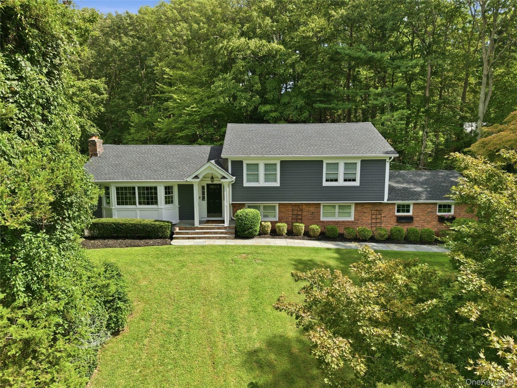 Photo of 63 Bankside Drive, Centerport, NY 11721 (MLS # 1049594)