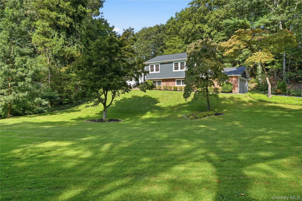 Photo of 63 Bankside Drive, Centerport, NY 11721 (MLS # 1049594)