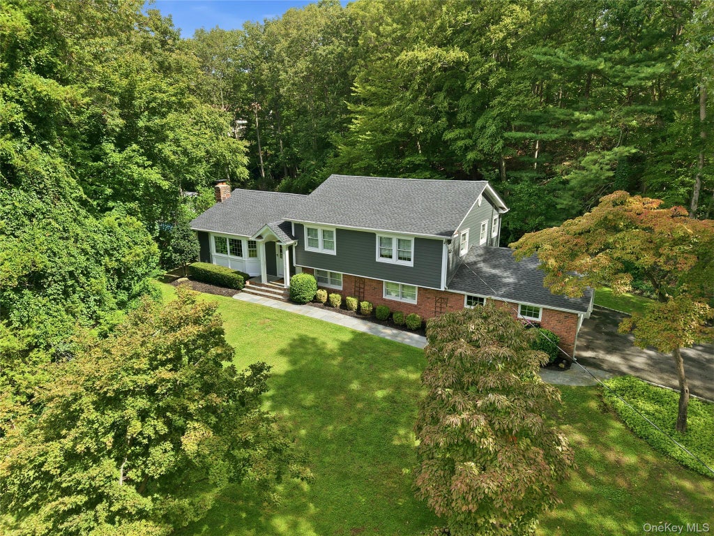 Photo of 63 Bankside Drive, Centerport, NY 11721 (MLS # 1049594)