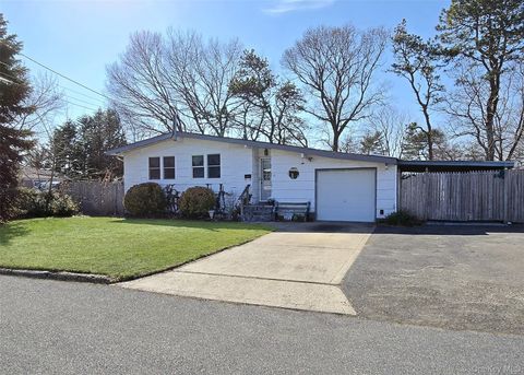 32 Dennis Drive Lake Ronkonkoma NY 11779