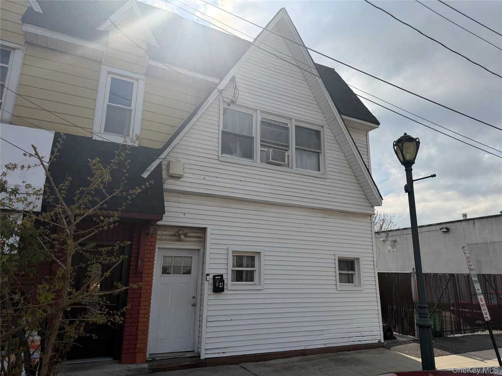 Photo of 14 Davison Plaza, East Rockaway, NY 11518 (MLS # 996211)