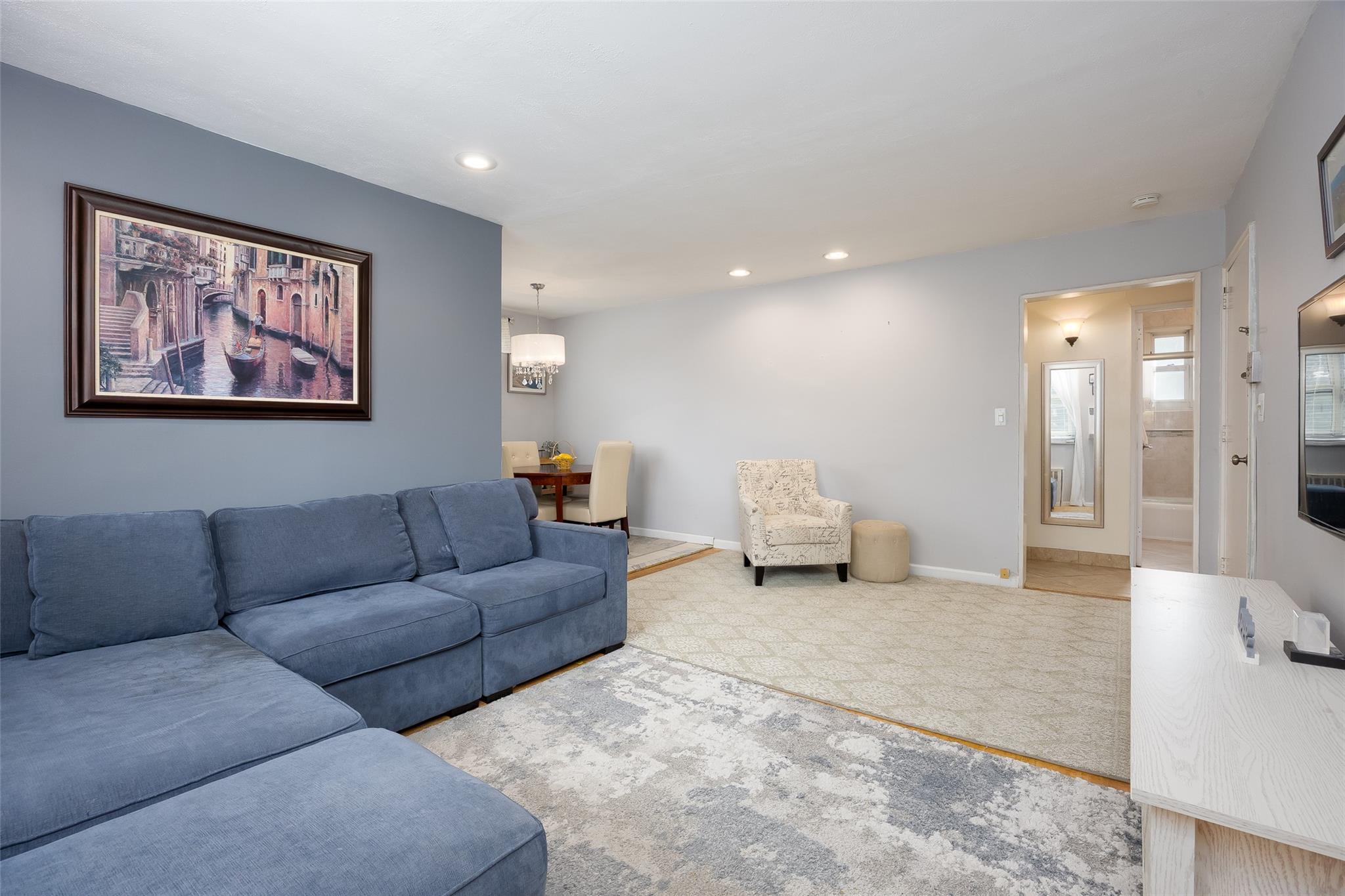 6030 251st Street Upper