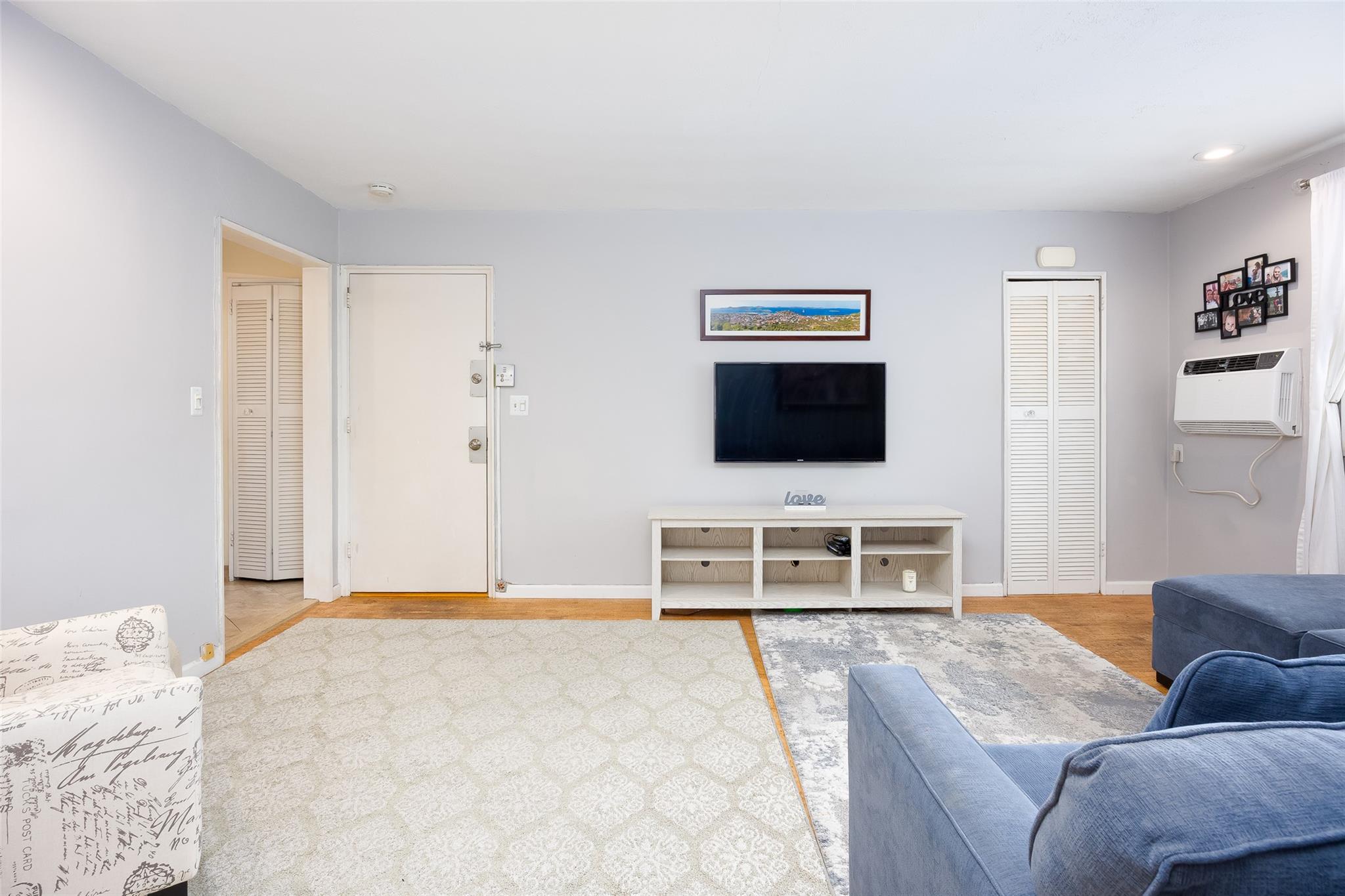 6030 251st Street Upper