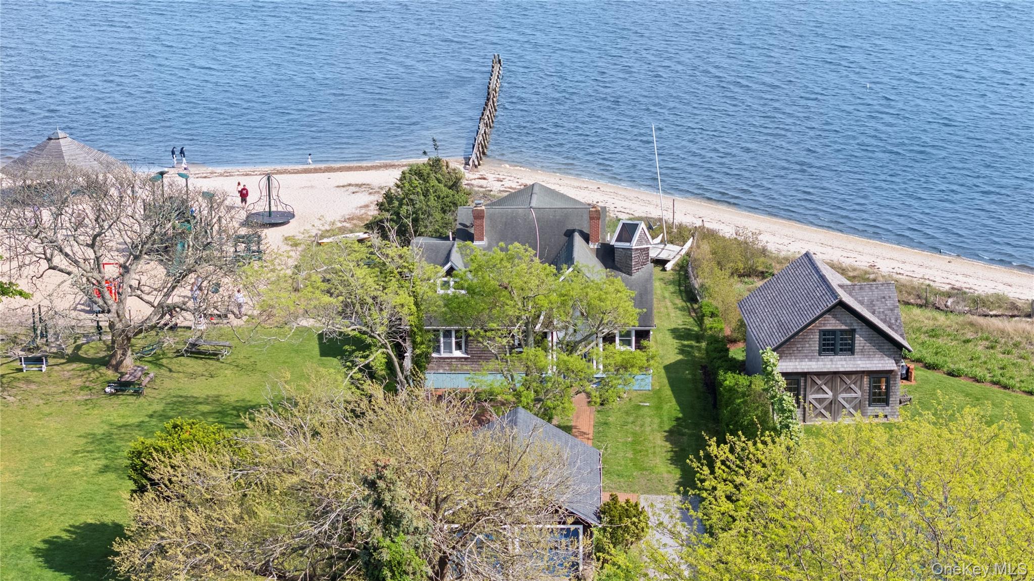 4 Shore Road