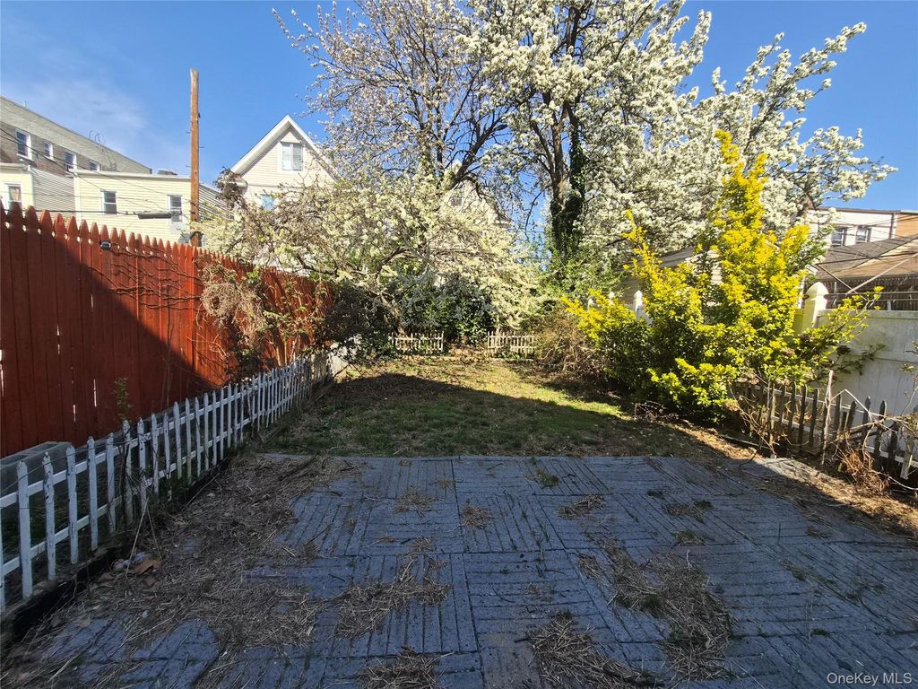 Photo of 9119 110th Street, Richmond Hill, NY 11418 (MLS # 985950)