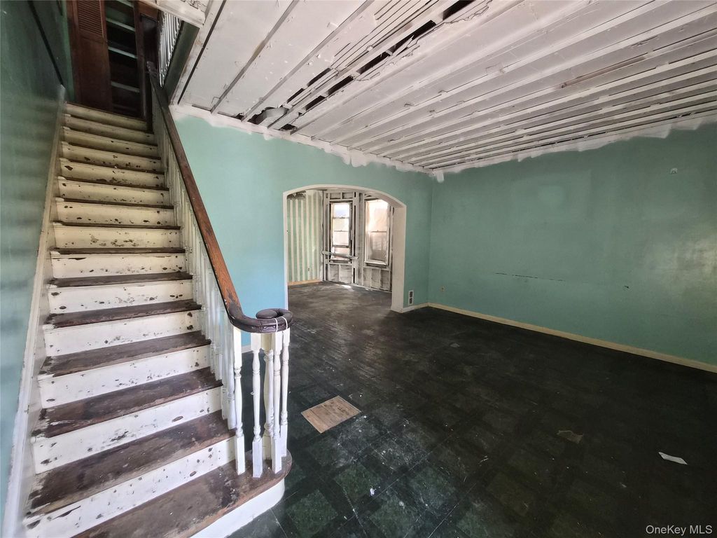 Photo of 9119 110th Street, Richmond Hill, NY 11418 (MLS # 985950)