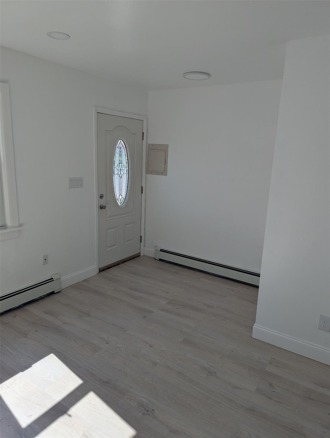 Dwight Avenue, Far Rockaway, Queens, NY - 2 Bedrooms  
1 Bathrooms  
5 Rooms - 