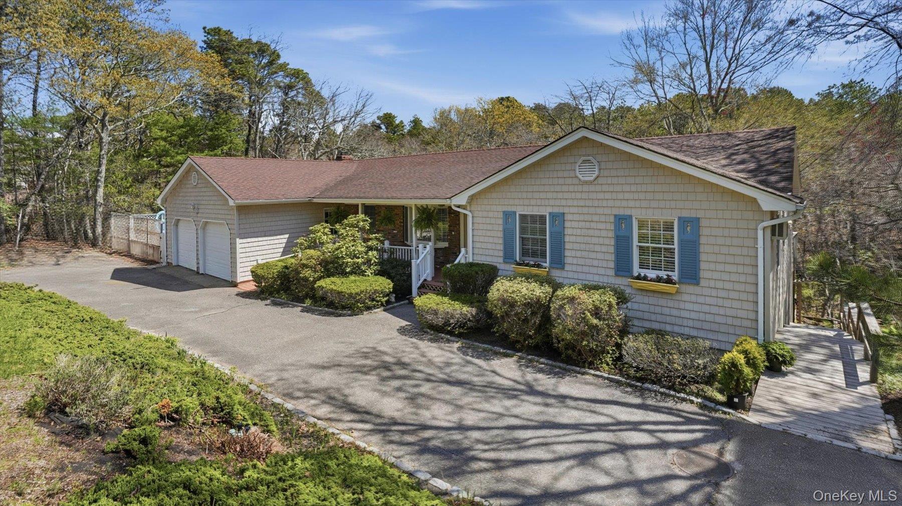 18 Beaver Lane W