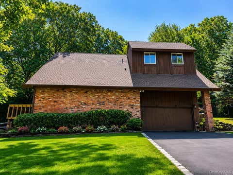 Homes For Sale - 10 Melia Way<br/> Huntington Station, NY 11746