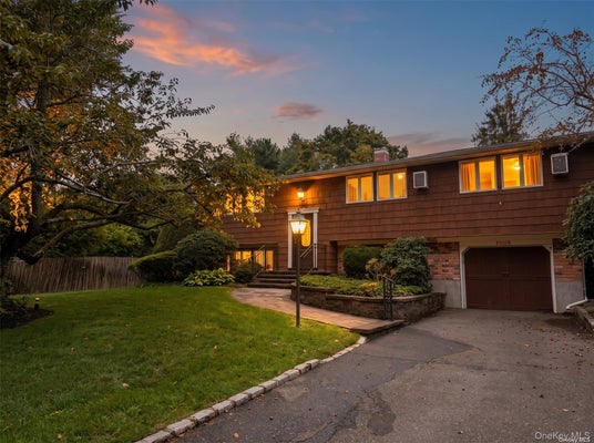 4 FAIRWAY DR, PORT JEFFERSON STATION, NY 11776 - Image 49c21d9d0af2a5c0c0224e6dbc4f2dbd/2466305038