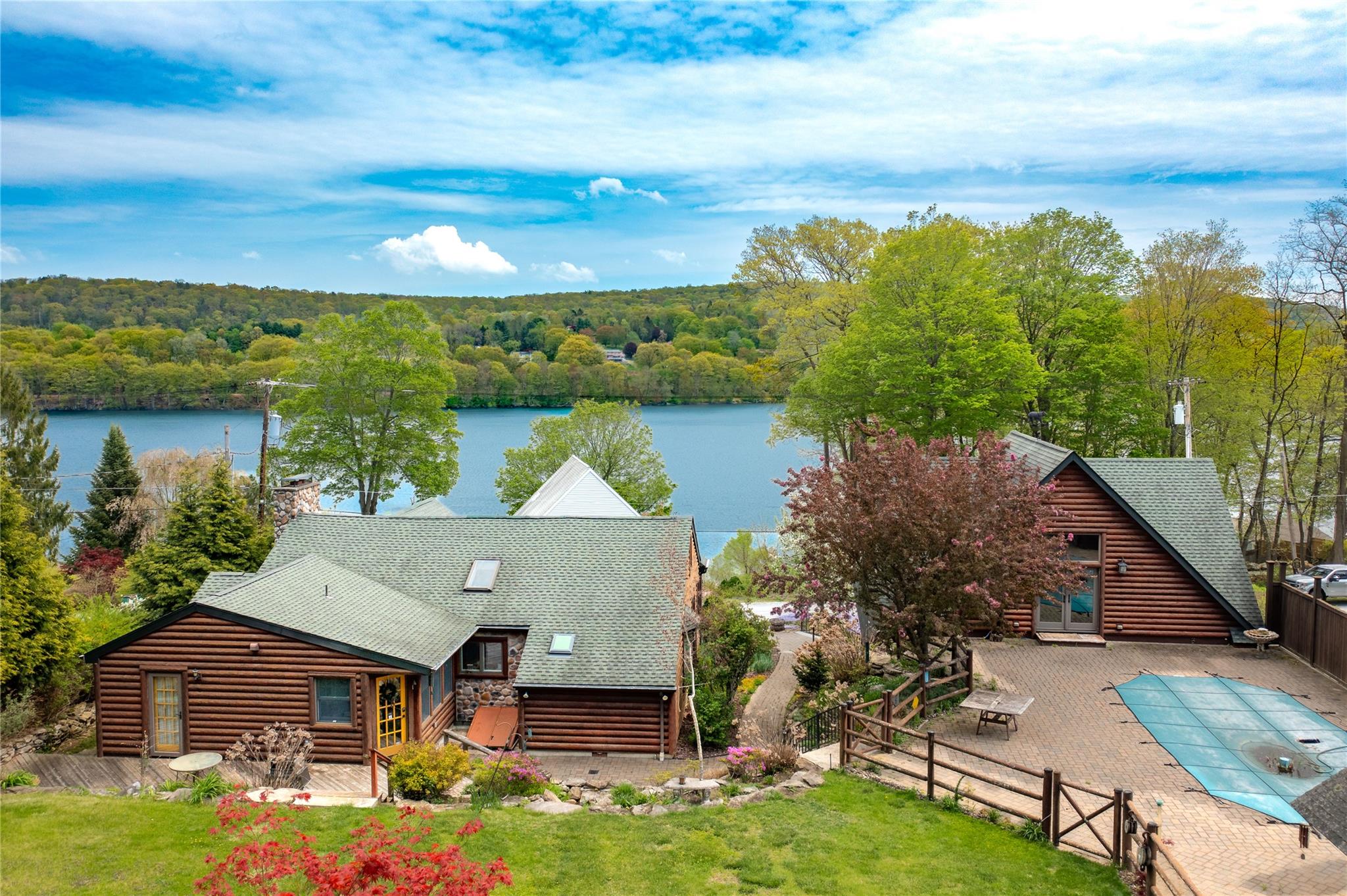 81 N Lakeview Drive, Holmes, New York image 2